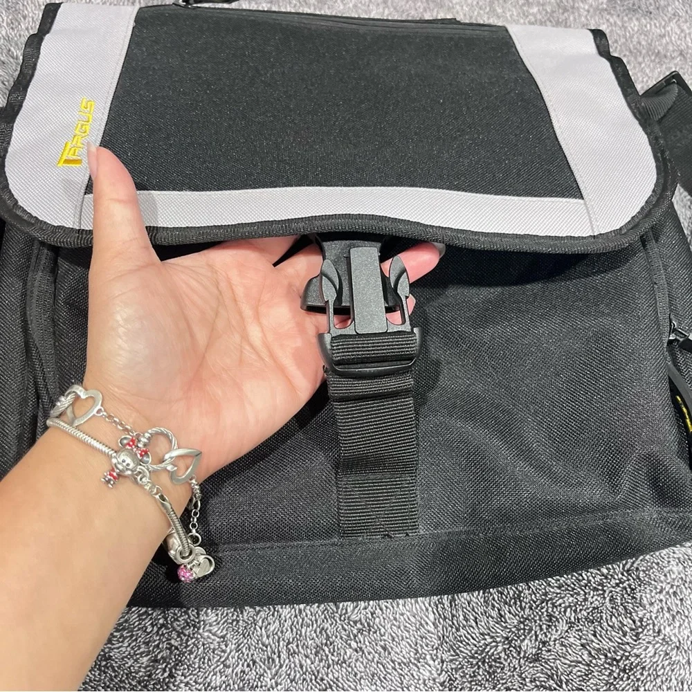 Targus CityGear II Hybrid Messenger Bag tablet small laptops unisex